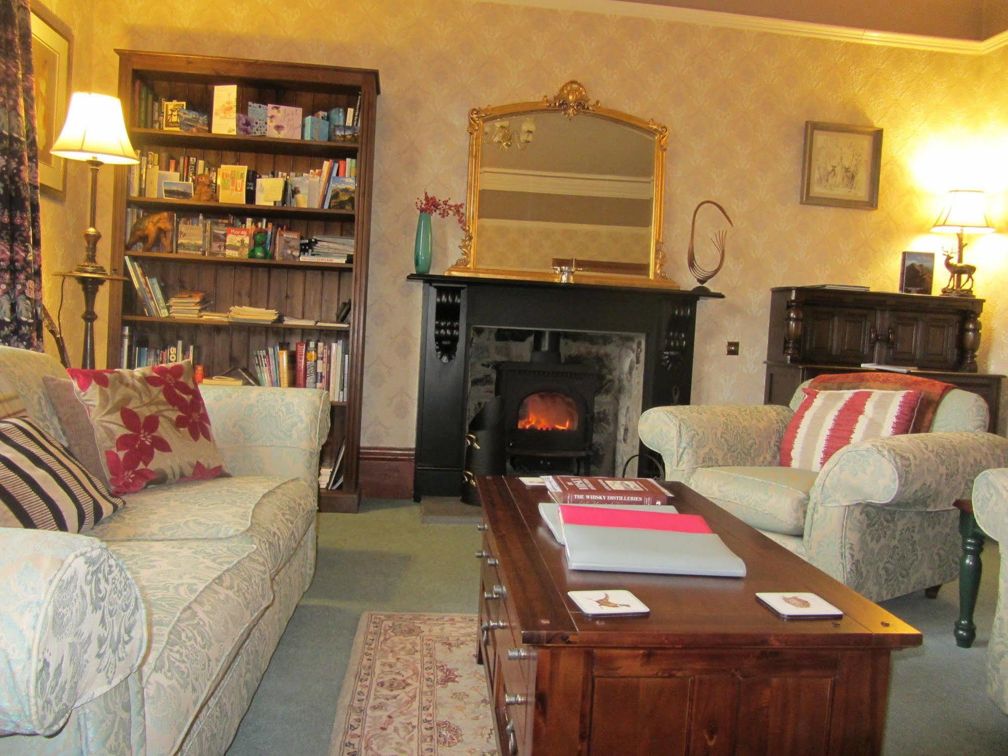 Rossmor Bed & Breakfast Grantown-on-Spey エクステリア 写真